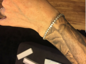 Stunning Diamond & White Gold Tennis Bracelet